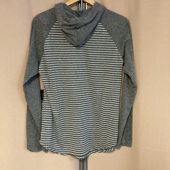 Long sleeved light weight hooded tee - Picture 4 of 4
